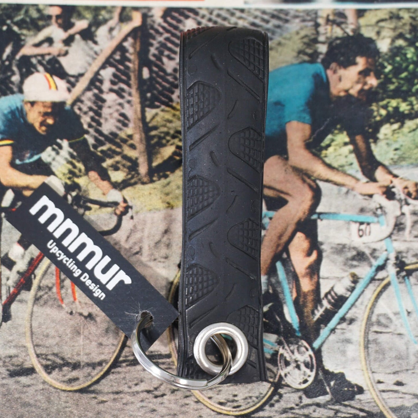 Portachiavi in copertone di bicicletta riciclato. Colore Nero