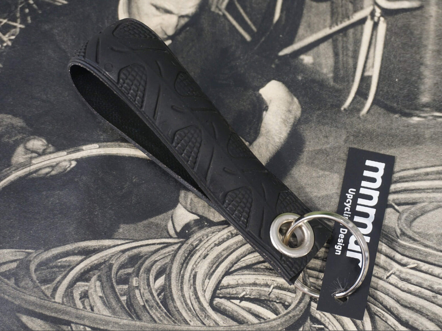 Portachiavi in copertone di bicicletta riciclato. Colore Nero
