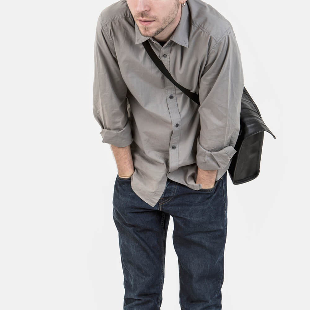 Borsa Tracolla Uomo Camera d'Aria Riciclata, Borsa Vegan Nera Sostenibile Fatta a Mano.