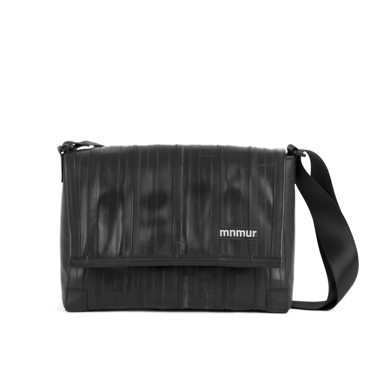 borsa a tracolla in camera d'aria riciclata, borsa vegan, messenger bag nera fatta a mano in Italia