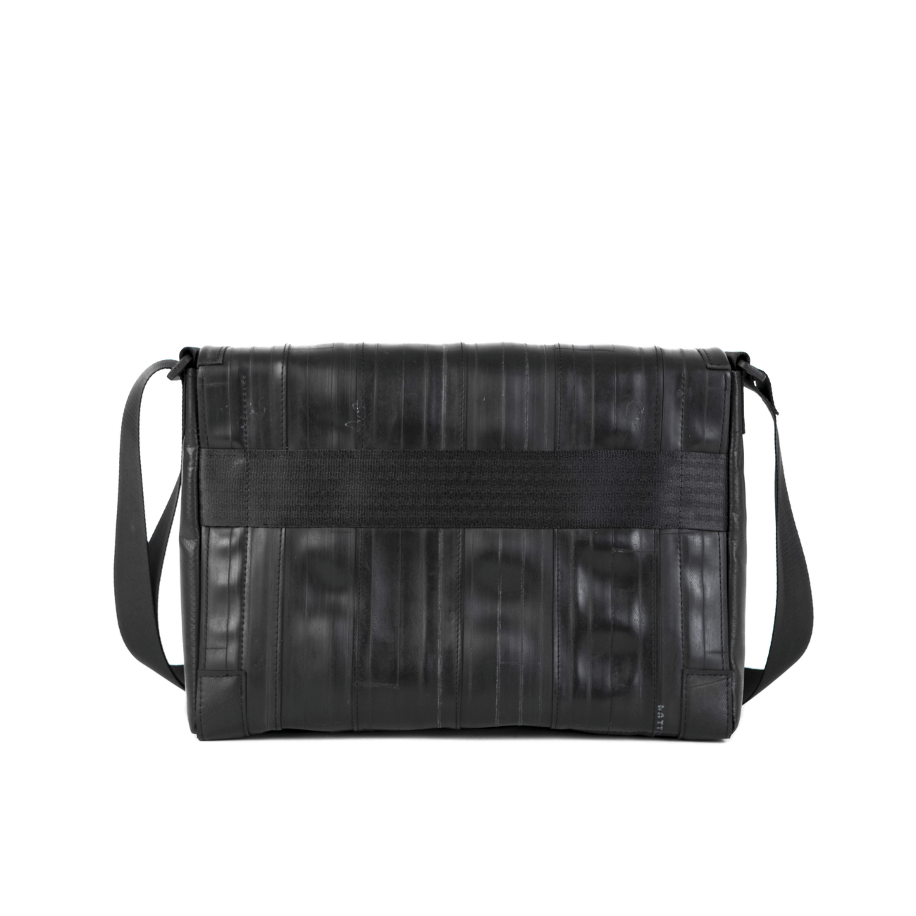 borsa a tracolla in camera d'aria riciclata, borsa vegan, messenger bag nera fatta a mano in Italia