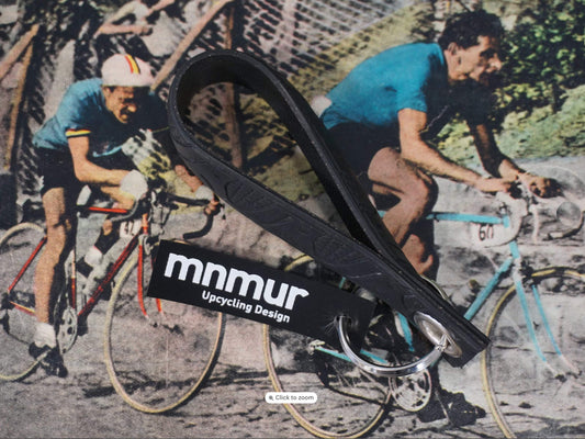 Portachiavi in copertone di bicicletta riciclato. Colore Nero