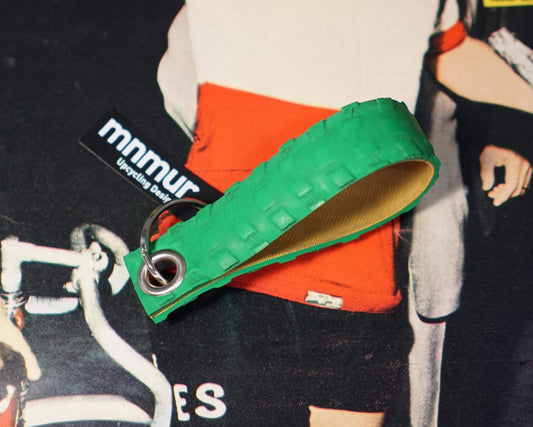 Portachiavi in copertone di bicicletta riciclato. Colore Verde