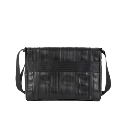 borsa a tracolla in camera d'aria riciclata, borsa vegan, messenger bag nera fatta a mano in Italia